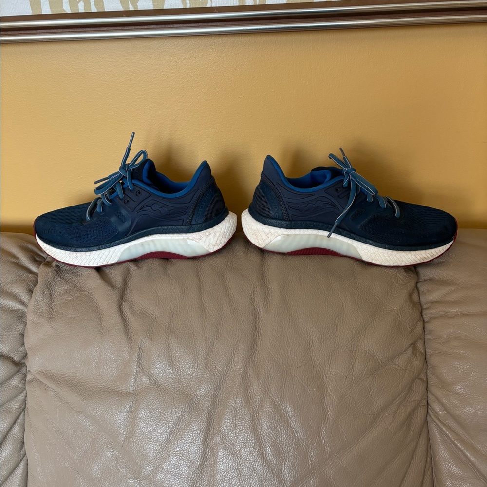 Sacony women dark blue sneakers size 7